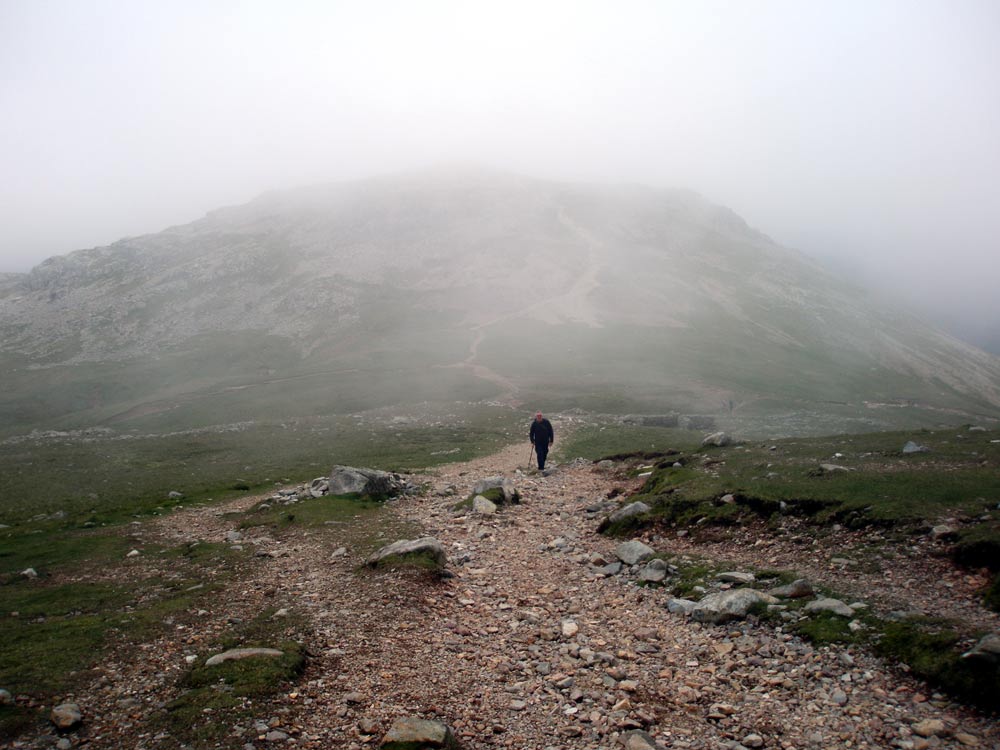 Climbing from the shelter to Esk Hause